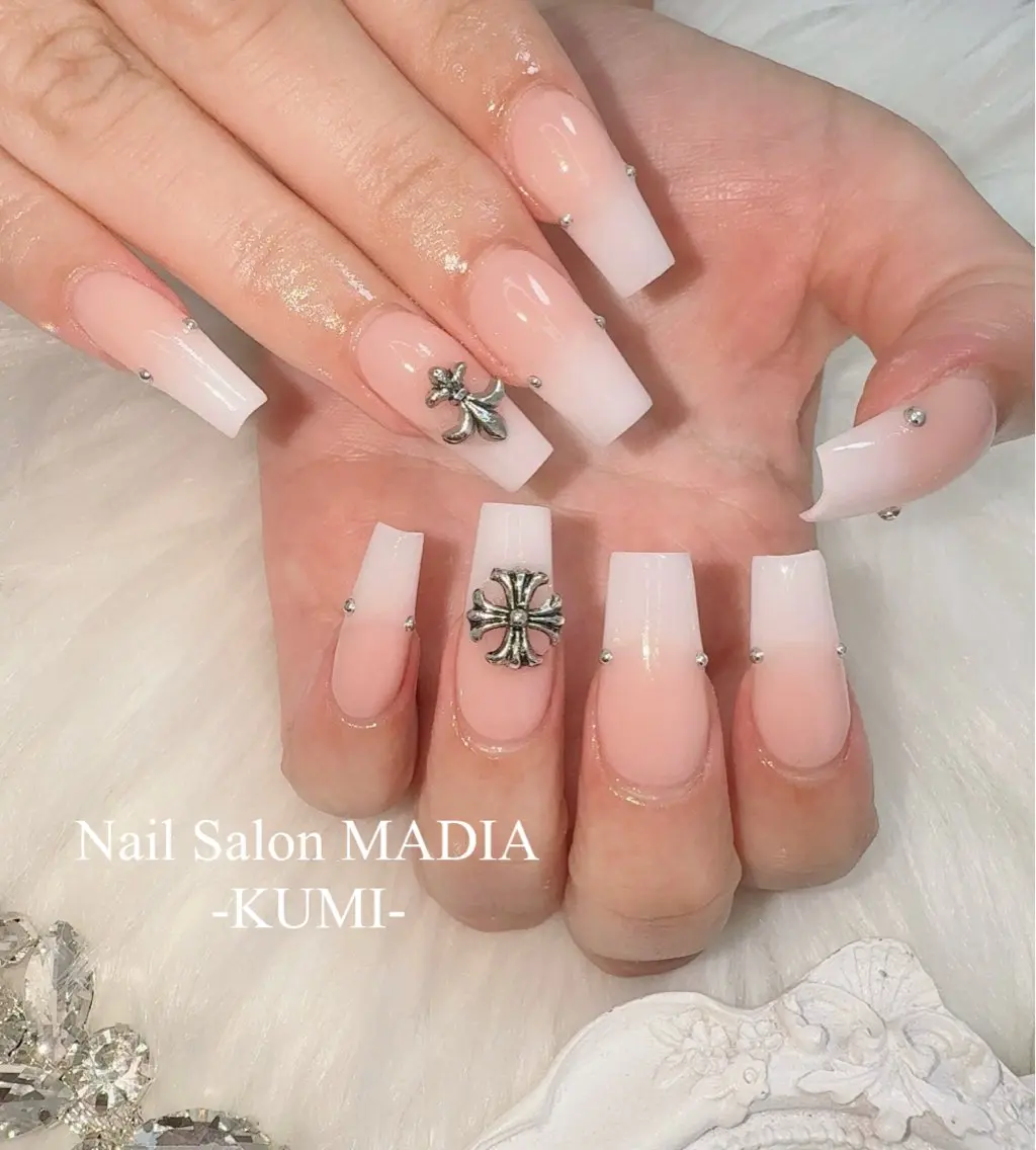 ネイル KUMI💛 MADIAのネイルデザイン