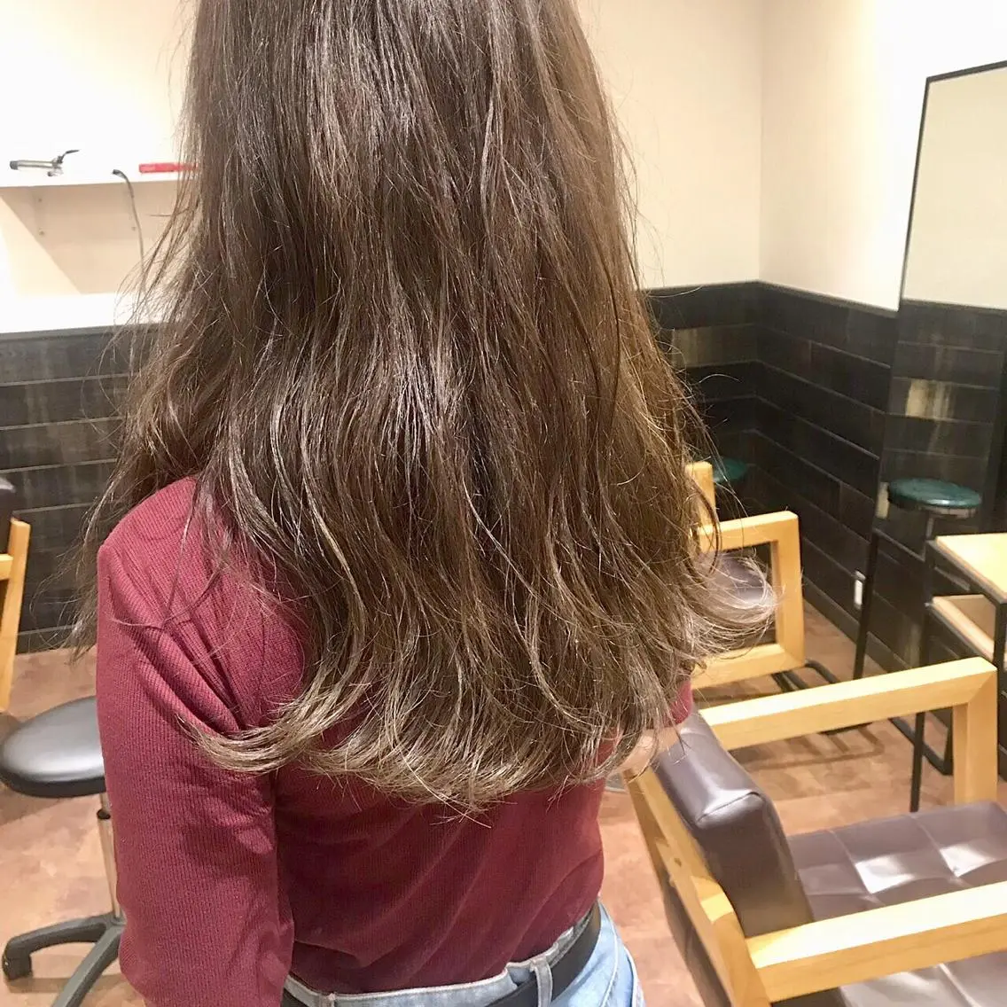 ロング カラー ヘアアレンジ ベージュカラー ブラウンカラー ブラウンベージュ ハイライトカラー ハイライト 栗林 実莉のネイルデザイン