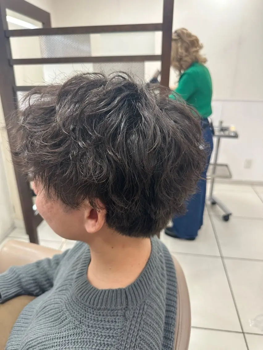 パーマ キッズ メンズ特化シャドウパ ーマラウンドマッシュのヘアスタイル