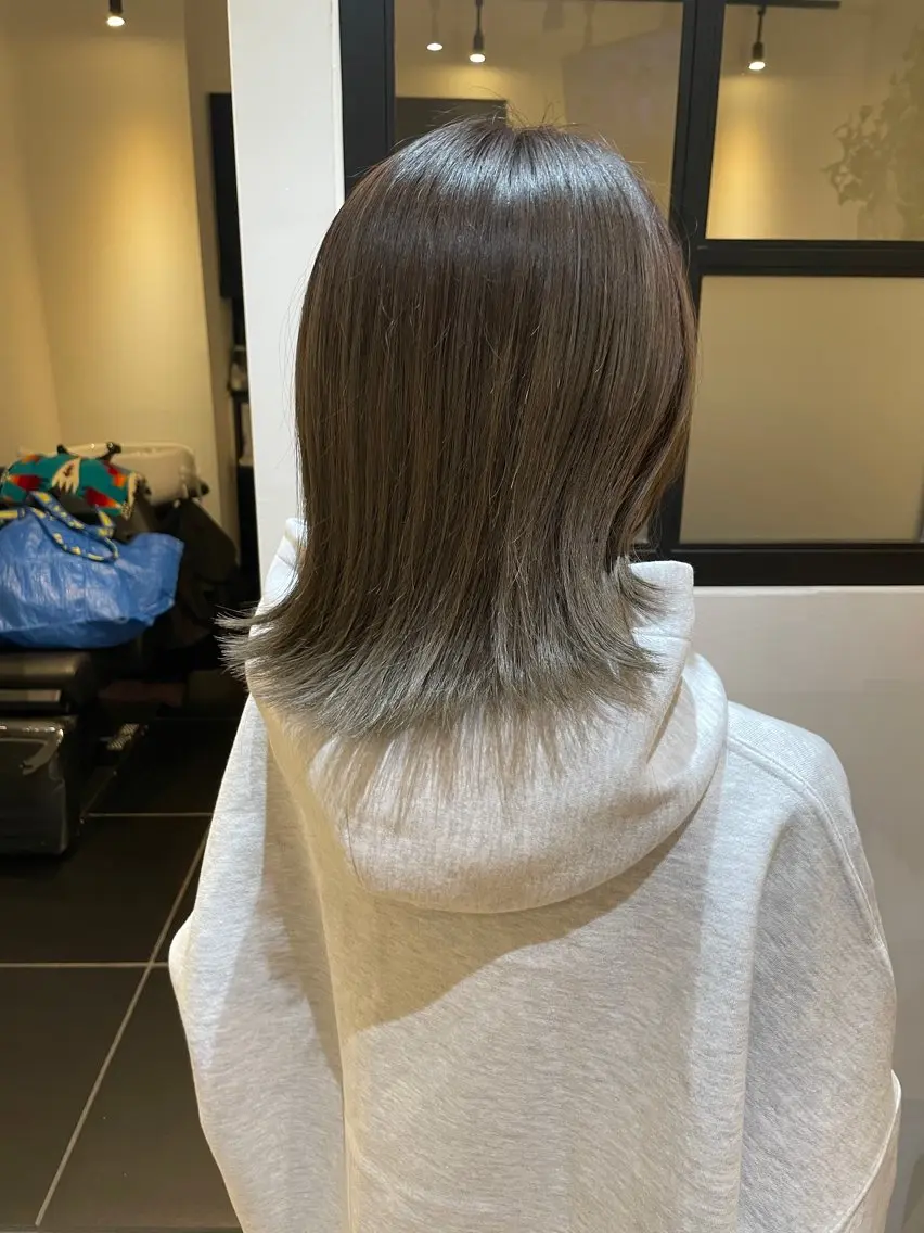 ミディアム カラー グレージュ オリーブグレージュ オリーブグレー ﾊｲﾄｰﾝ/ｶﾗｰ/ 用賀/稲若健太郎のヘアスタイル