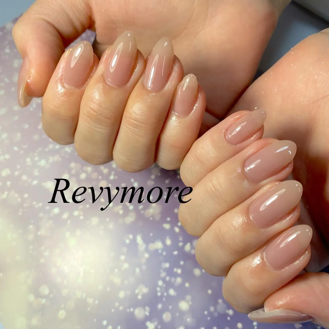 ミディアム ネイル ジェルネイル ニュアンスネイル オフィスネイル シンプルネイル nail salon Revymoreのネイルデザイン