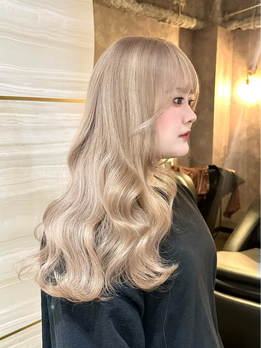 ロング カラー ヘアアレンジ ヘアカラー トリートメント 🌱巴結生🌿グレー ジュ☁️ミルクティーのヘアスタイル