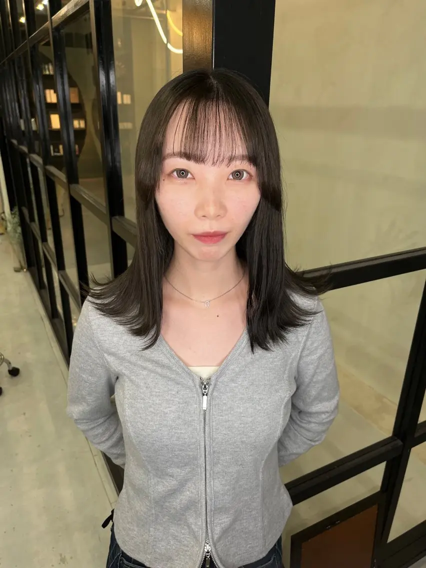 ミディアム カラー MaisonHALU 梅木琉衣のヘアスタイル