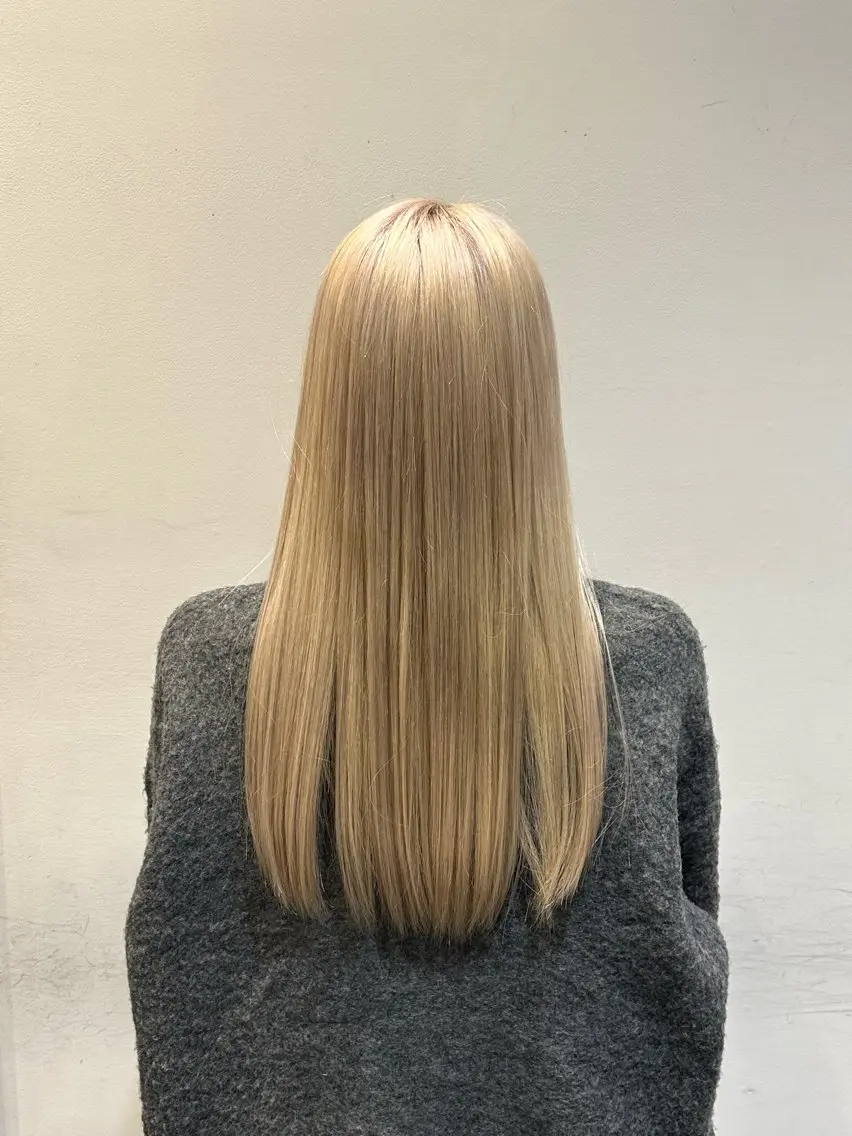ロング カラー 抜きっぱなしブロンド ブロンド カット ヘアカラー トリートメント MEG ✨/デザインカラーのヘアスタイル