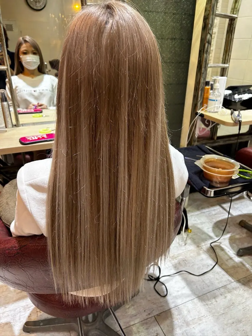 ロング カラー タケ ウチのヘアスタイル