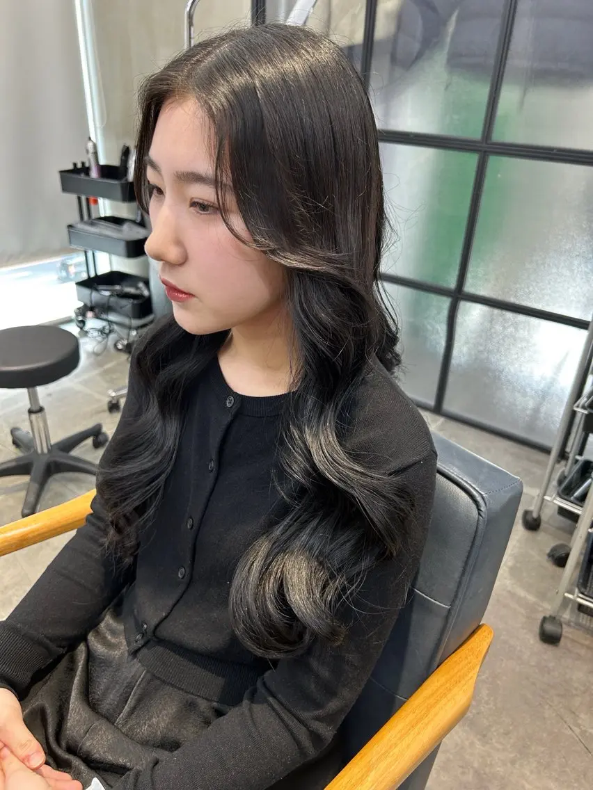 ロング カラー カット ヘアカラー トリートメント newi梅田🫧韓国 ヘア🫧sakiのヘアスタイル