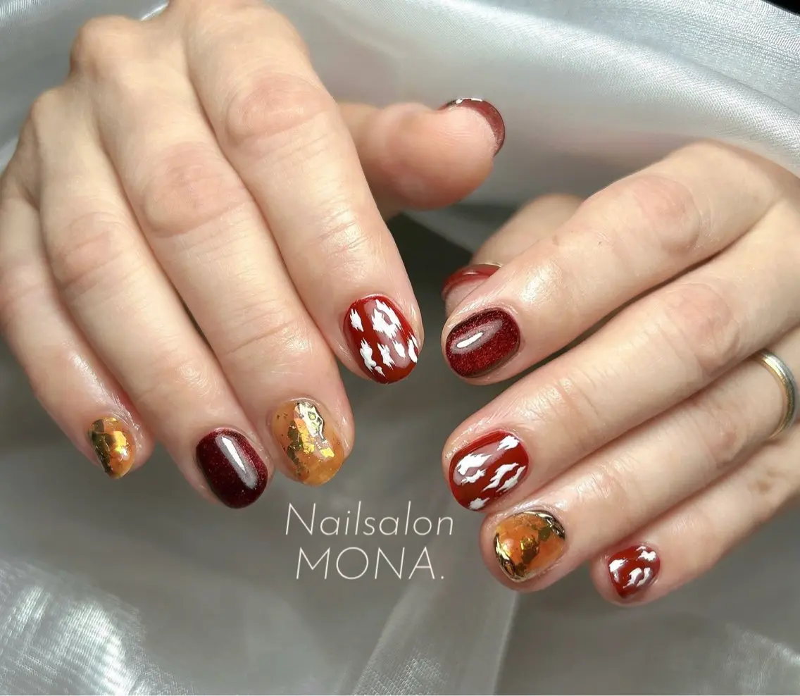 ネイル アニマル柄 ボルドー マグネットネイル ニュアンスネイル ハンドネイル Nailsalon MONA.のネイルデザイン