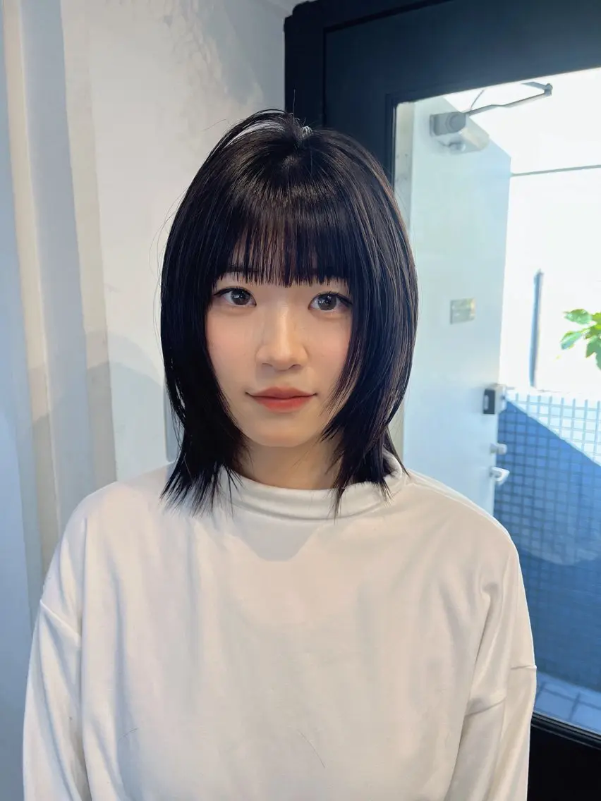 ミディアム 韓国風ヘア レイヤーカット Airi 韓国y2k ハイレイヤーのヘアスタイル
