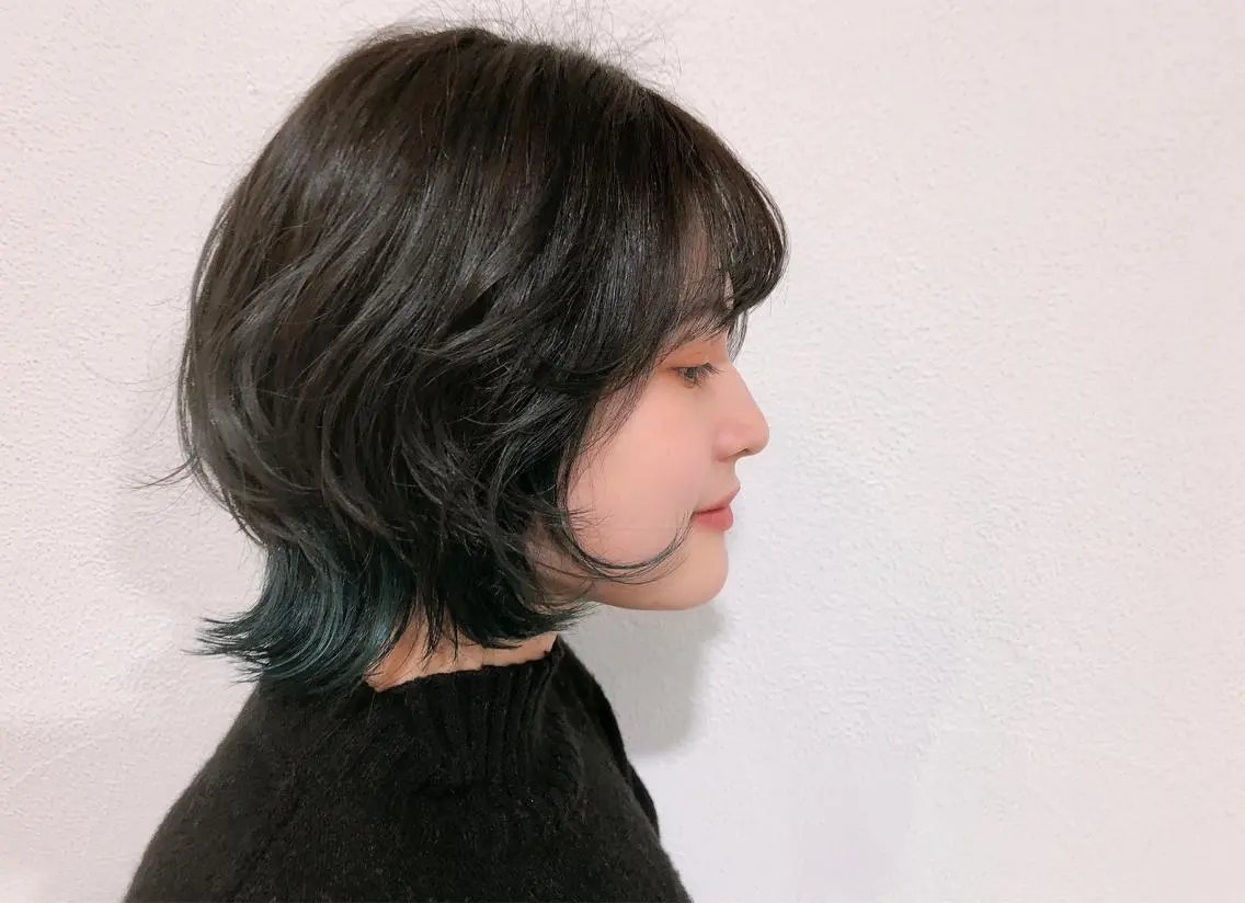 ミディアム カラー 透明感カラー インナーカラー ウルフカット カット ヘッドスパ パ ルのヘアスタイル