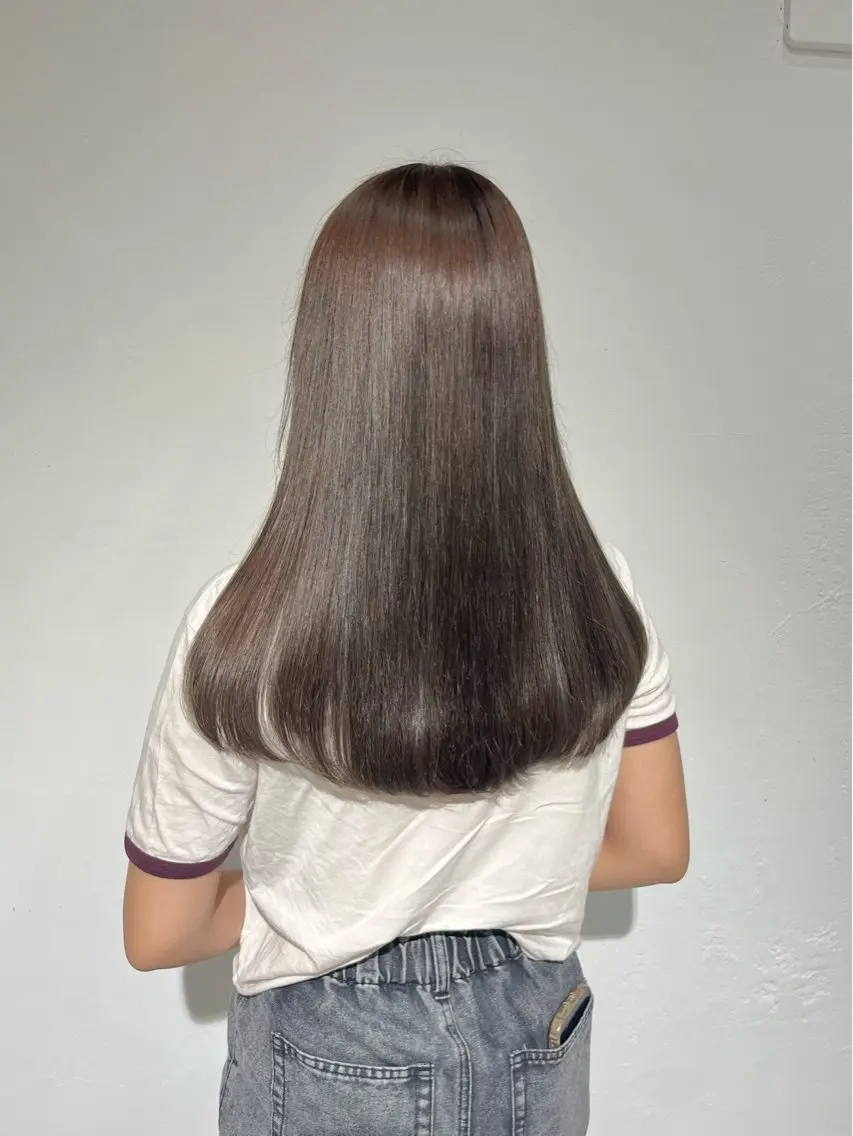ロング カラー ショコラグレージュ グレージュ allum SAKURAのヘアスタイル