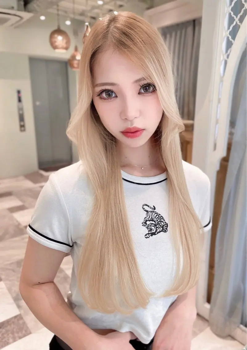 ロング カラー ベージュカラー 黒髪 ブリーチ ブルーカラー ブルーブラック カット ヘアカラー トリートメント 木屋元一/透明感 /前髪/レイヤーのヘアスタイル