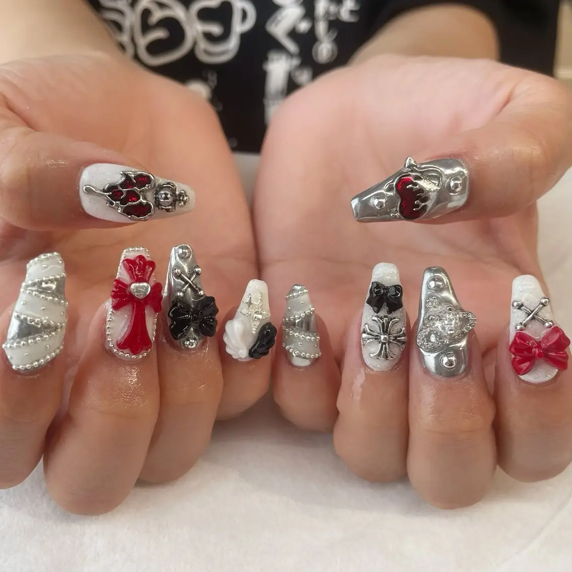 ネイル ハンドネイル 💎🐰 saki. m 🐰💎のネイルデザイン