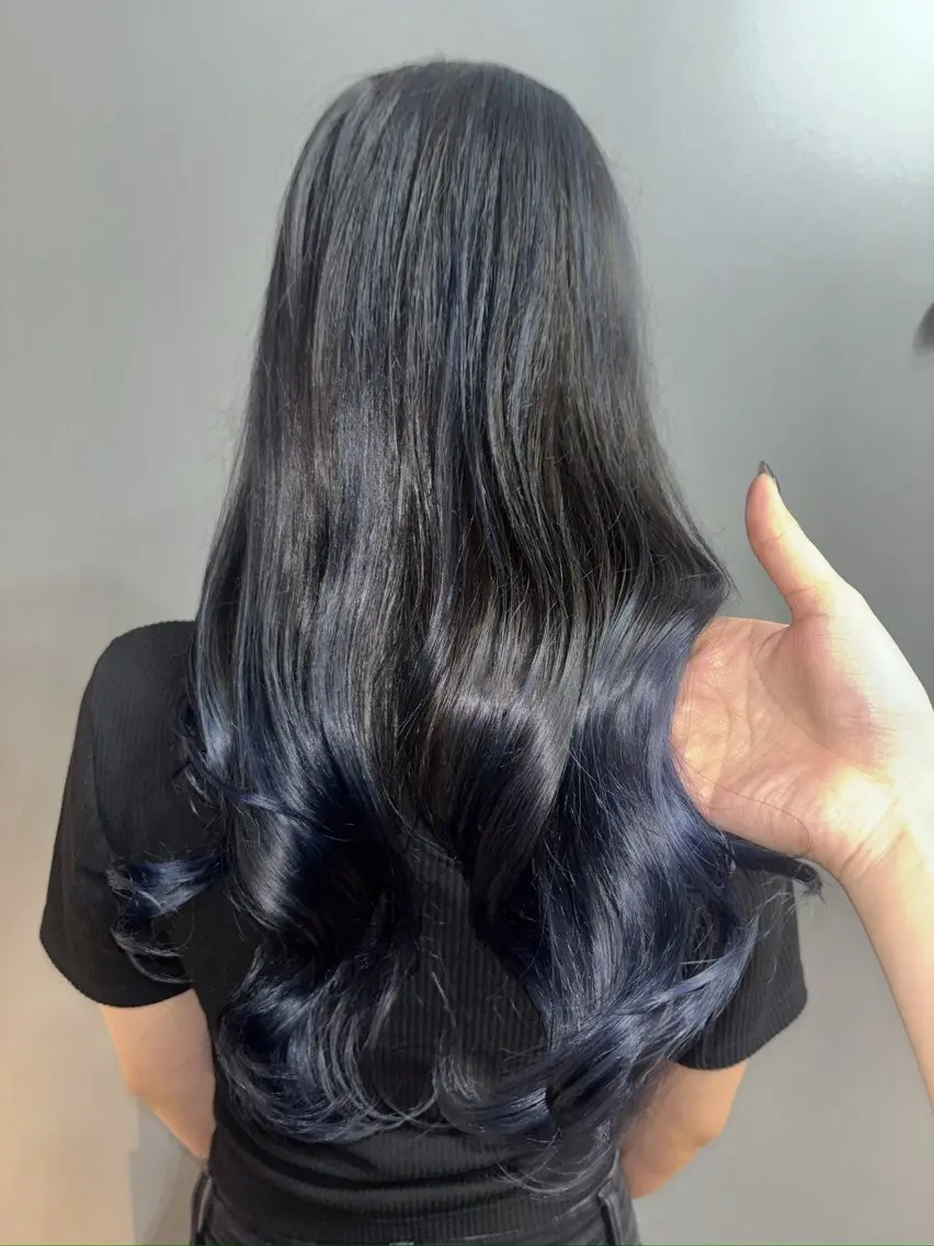 ロング カラー バレイヤージュ ブルーカラー 透明感カラー ネイビーカラー バイオレットカラー ヘアカラー Hair ruup /  マイナのヘアスタイル