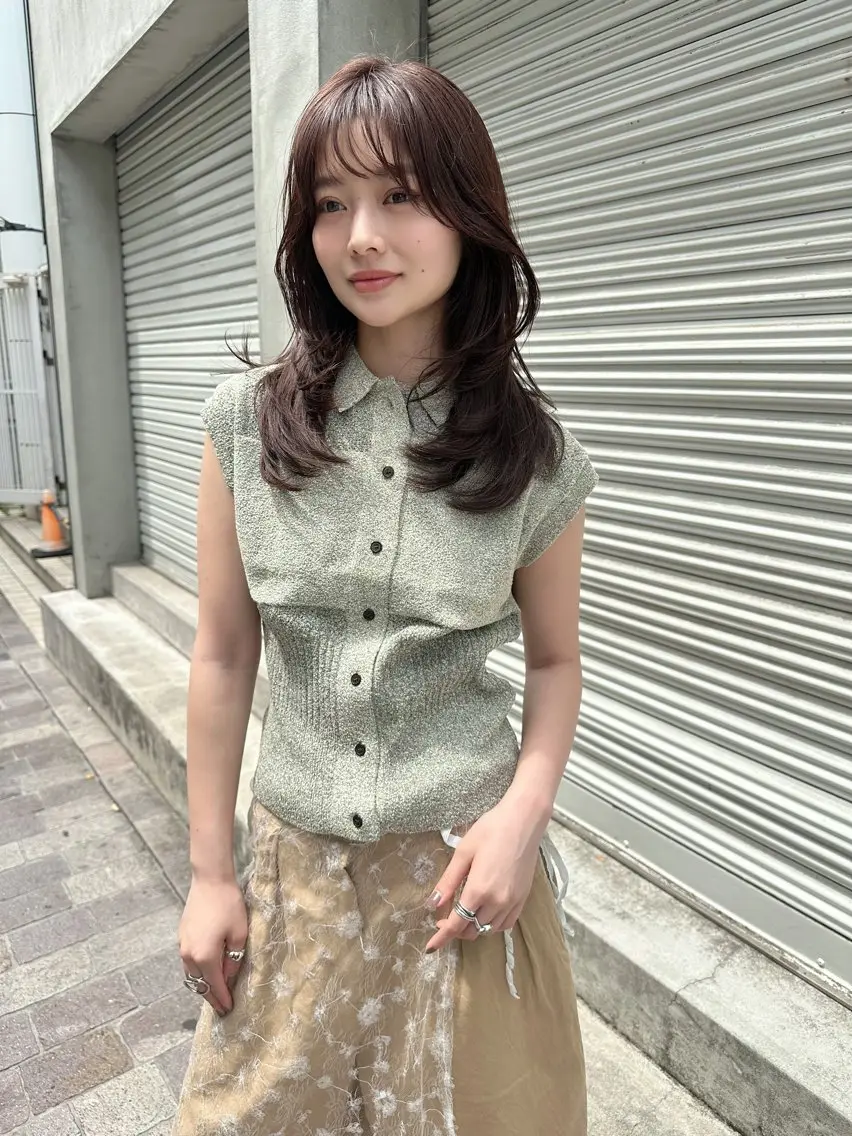 セミロング レイヤーカット 鎌倉 彩のヘアスタイル