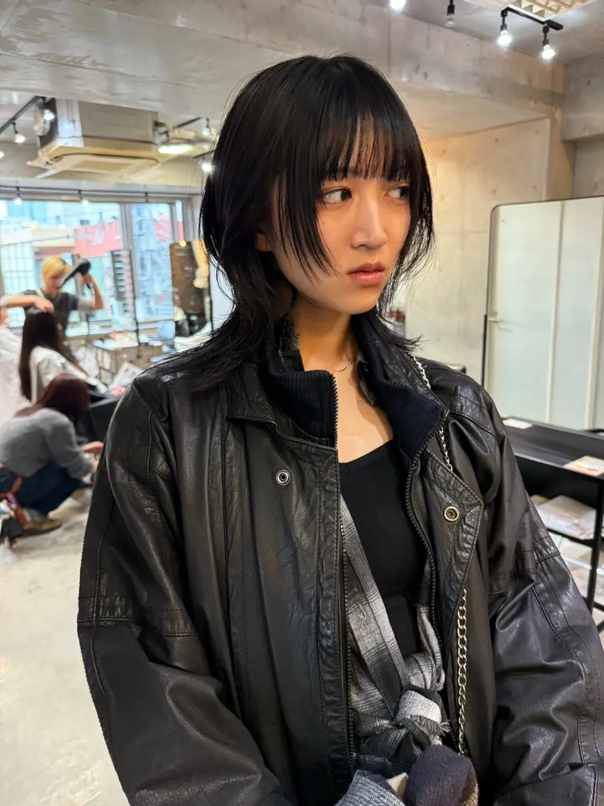 ミディアム 顔まわりレイヤー レイヤーカット カット レイヤーカット\ウル フ　chinatsuのヘアスタイル