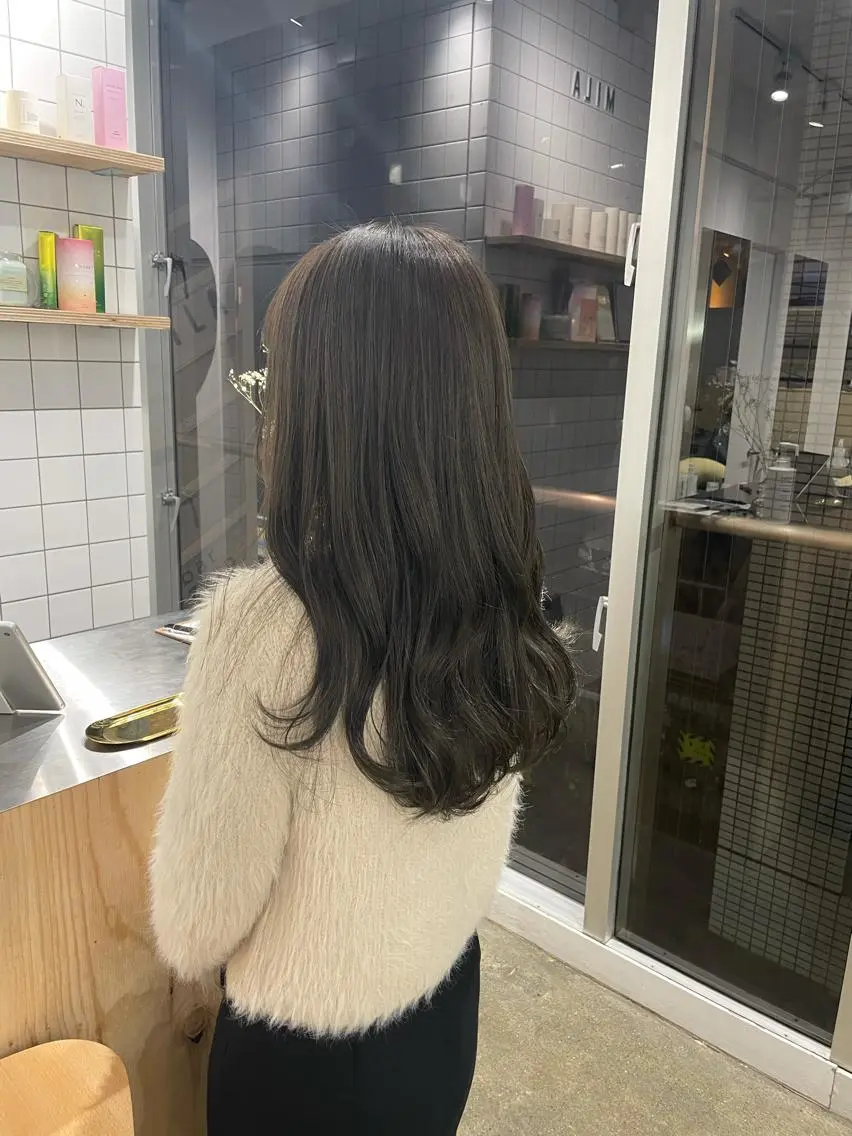 カット+シークレットハイライト+艶カラー+aujua1STEPトリートメントの写真