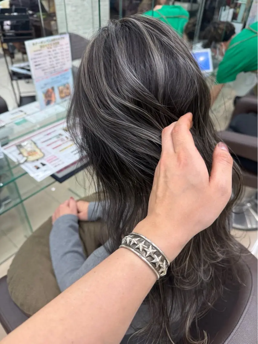 カラー 菅野谷 琉那のヘアスタイル
