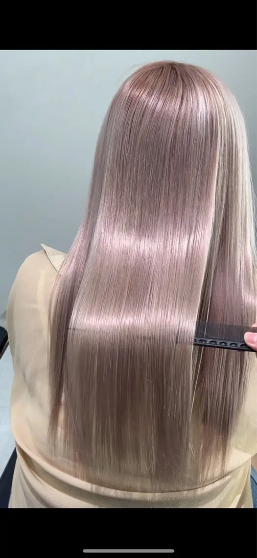 ロング カラー 安江 陽菜のヘアスタイル