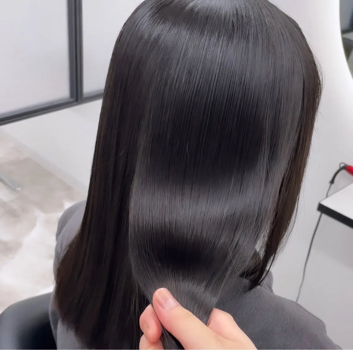 セミロング パーマ 縮毛矯正 Ren. 🦋デザインカラーのヘアスタイル