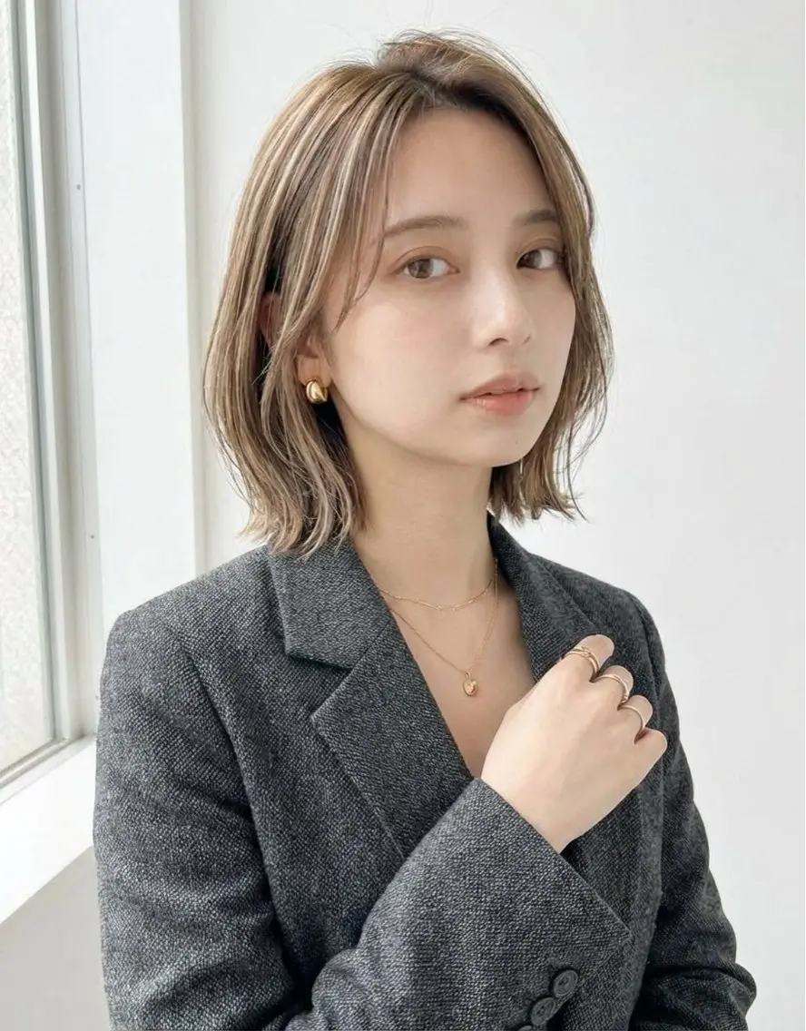 ミディアム カラー ハイライトカラー 入学式 ハイライト 白髪いかしハイライト 加藤のヘアスタイル