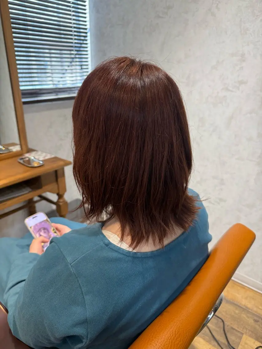 ミディアム カラー ベージュカラー ブリーチ ブリーチなしカラー ピンクカラー ピンクベージュ カット ヘッドスパ 小松 莉夏子のヘアスタイル