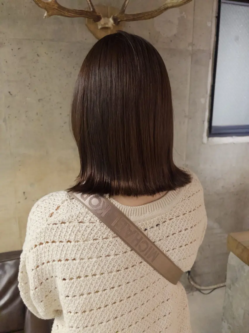 ミディアム 外ハネヘア KVELL ユナのヘアスタイル