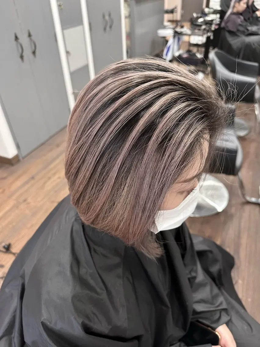 ショート レイヤーカット カット ヘアカラー バレイヤージュ 隅中秀弥のヘアスタイル