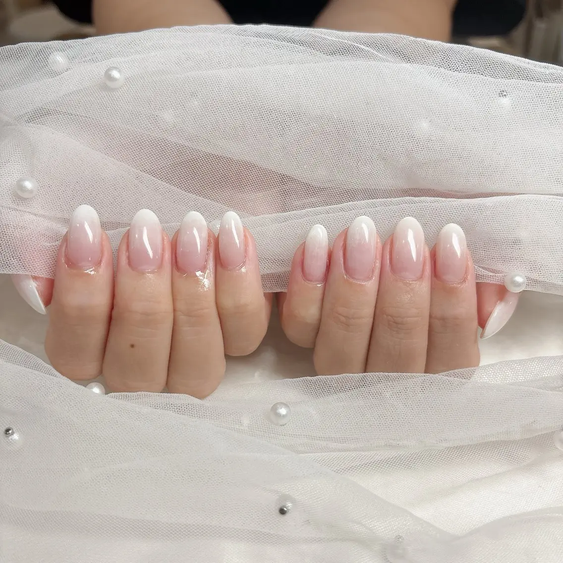 2/21 19時​〜​ オフありのみ！クリアベース白グラデーション10本の写真