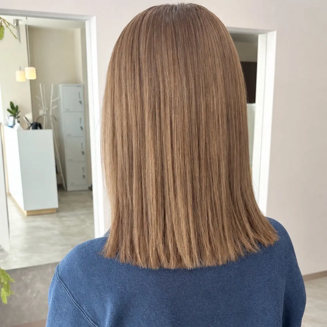 ミディアム 久安 美穂のヘアスタイル