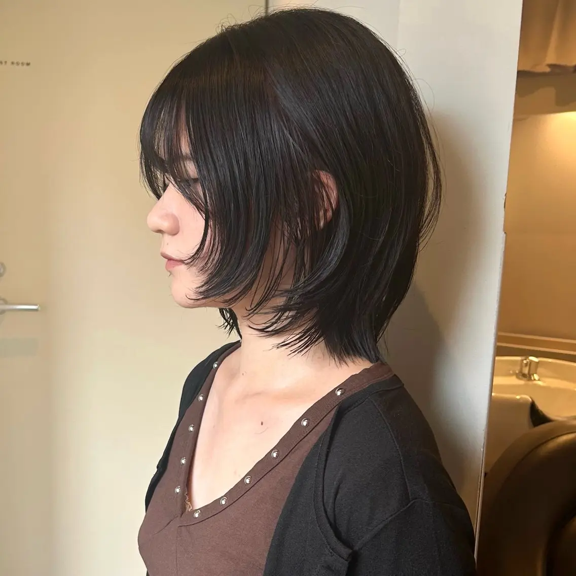 ミディアム カラー ボブレイヤー ミディアムレイヤー ブリーチ 透明感カラー ダブルカラー カット ヘアカラー トリートメント nonoka オリーブ/レイヤーのヘアスタイル