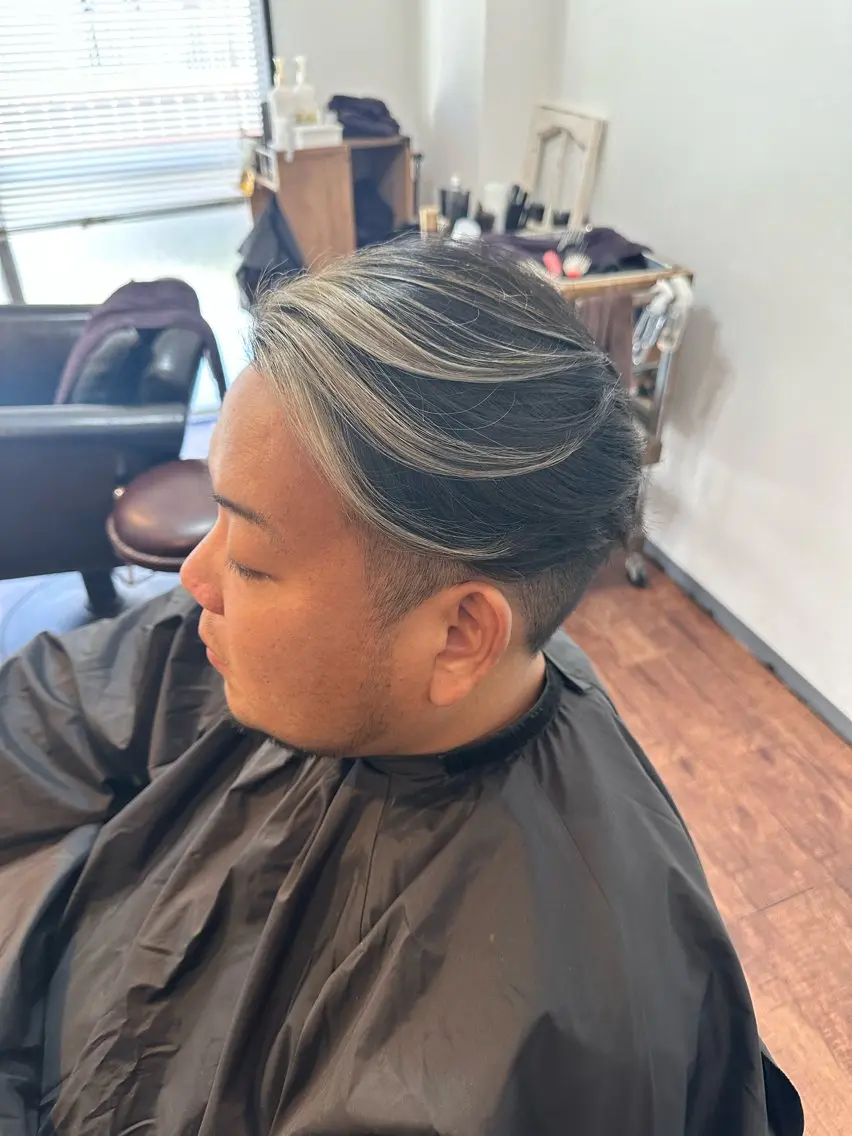 ミディアム カラー メンズ シルバー Luzir⭐︎ GEN⭐︎のヘアスタイル