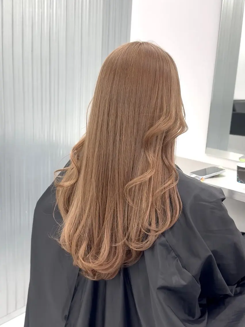 ロング カラー ユウキ/ハイトーン/ ブリーチカラーのヘアスタイル