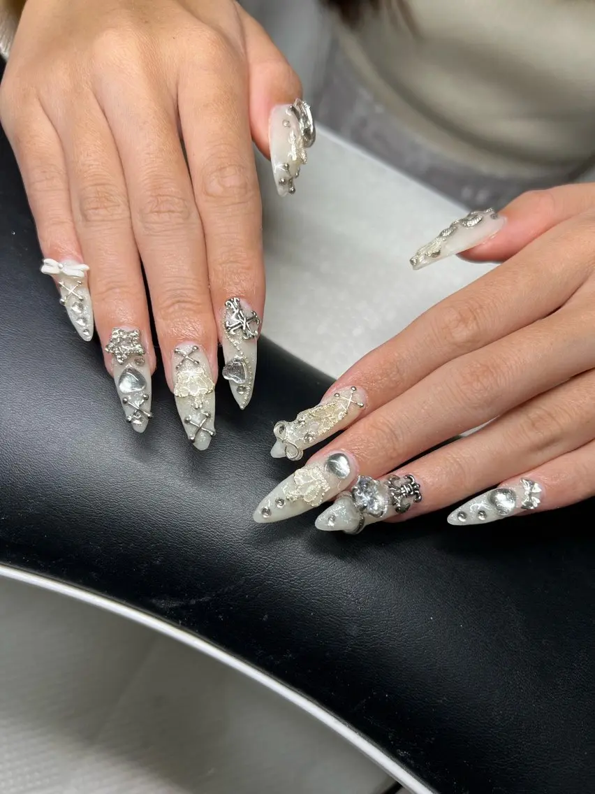 ネイル オーロラネイル チークネイル 長さ出し フットネイル フレンチネイル ハンドネイル Lee Nailsのネイルデザイン