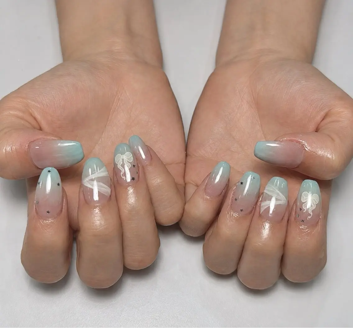 ネイル キラキラネイル ミラーネイル リボン 夏ネイル ハンドネイル Ema Nail 東梅田店ミキのネイルデザイン