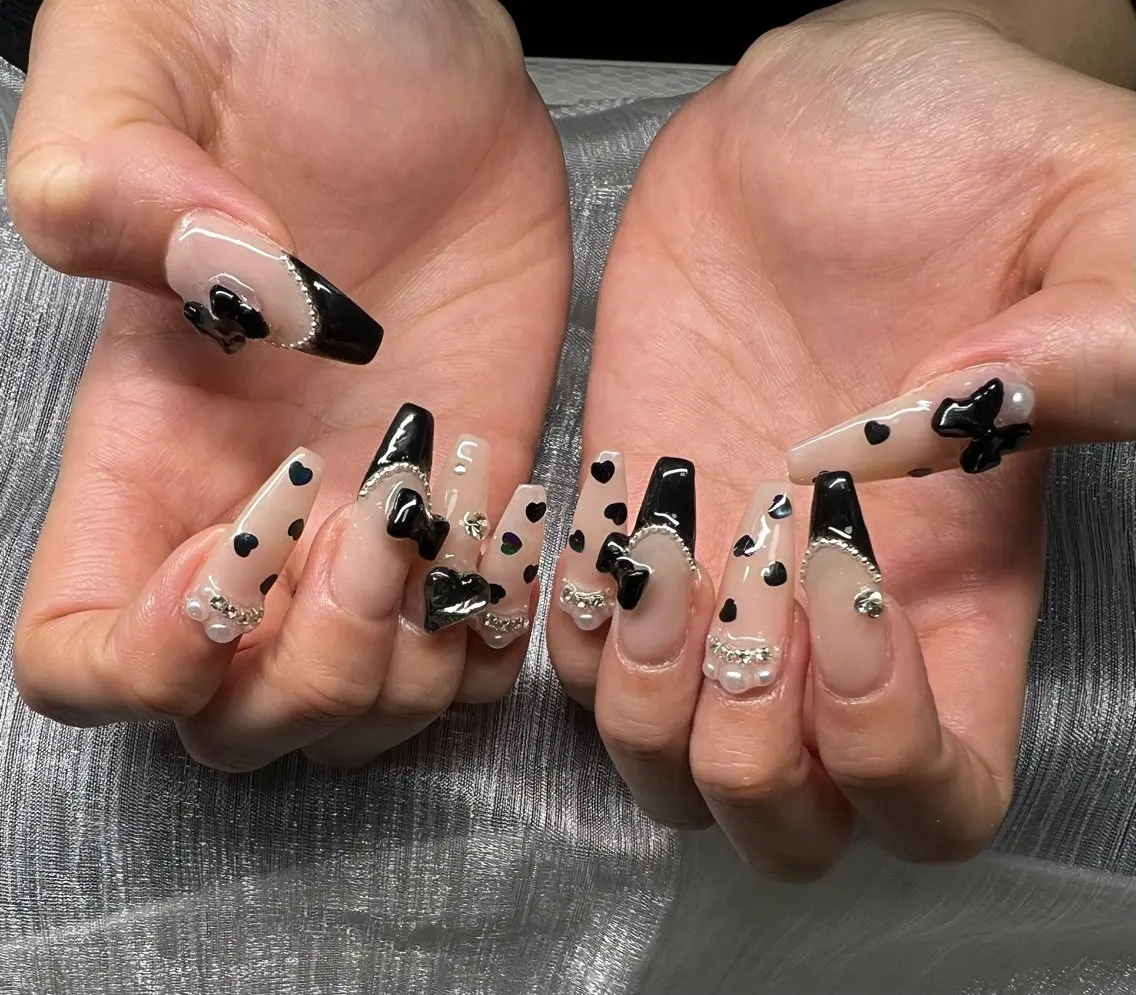 ネイル オーロラネイル チークネイル 長さ出し フットネイル フレンチネイル ハンドネイル Lee Nailsのネイルデザイン