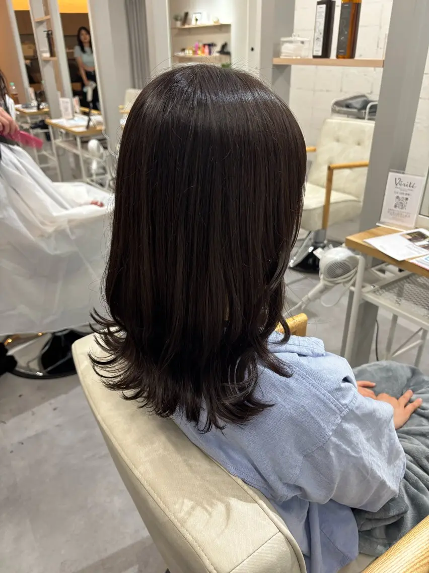 ミディアム カラー アッシュ アッシュブラウン ブラウンカラー 椎名 紗愛のヘアスタイル