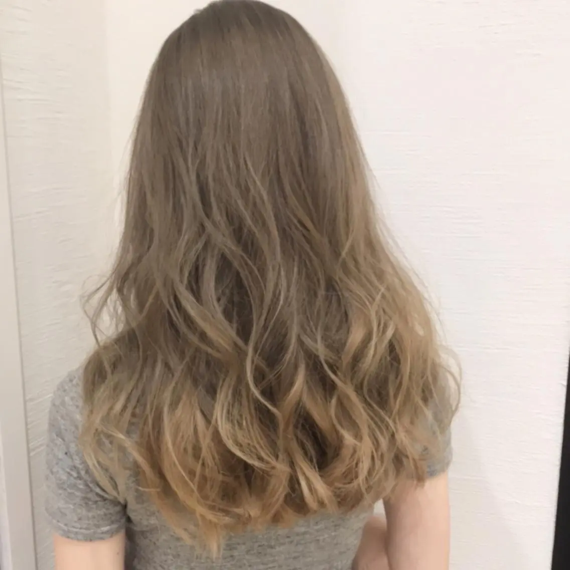 セミロング 岸川 恭子のヘアスタイル