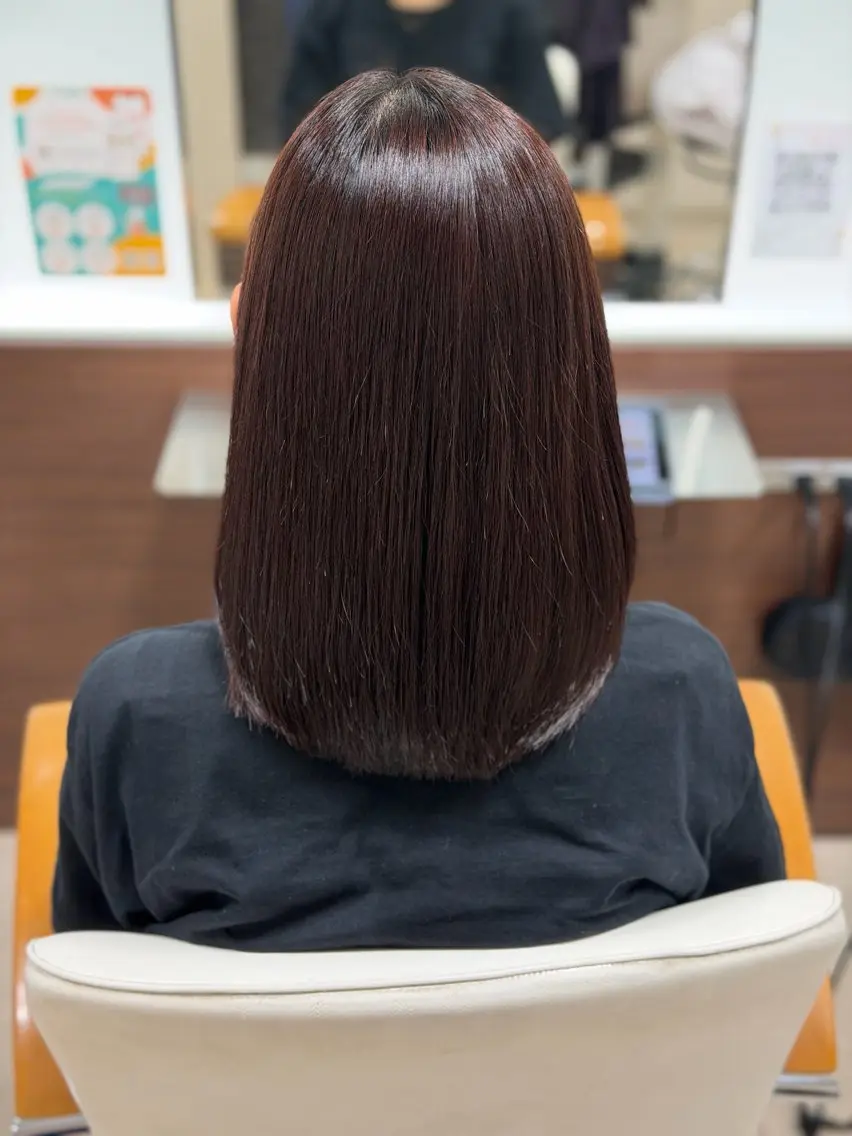 セミロング moe 美髪矯正 さらさらストレートのヘアスタイル