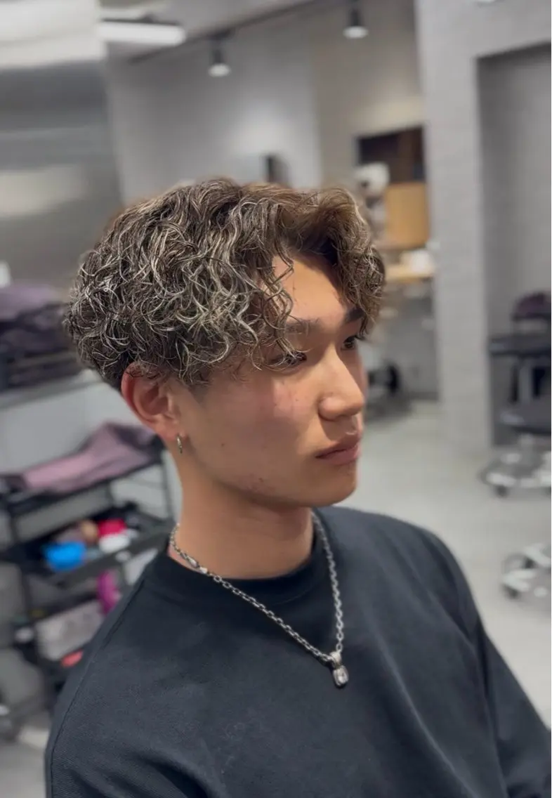 ショート カラー パーマ メンズ メンズハイライト メンズメッシュ メンズパーマ ハイライトカラー メッシュ カット ヘアカラー パーマ 🔥メンズ 特化🔥菊水皐暉🔥のヘアスタイル
