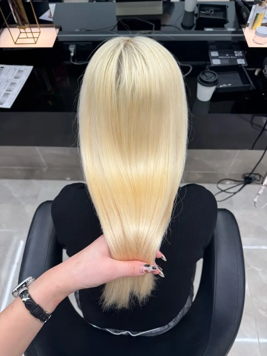 ミディアム カラー 抜きっぱなしブロンド ヘアカラー cocoa 💫のヘアスタイル
