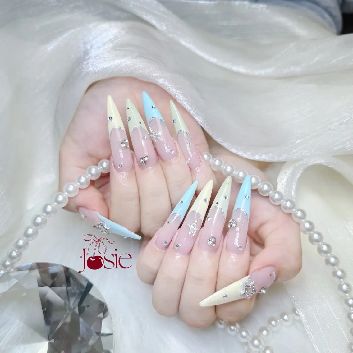 ネイル フレンチネイル ガーリー ガラスフレンチ 氷ネイル・うるうるネイル キラキラネイル ハンドネイル JOSIE nail studioのネイルデザイン