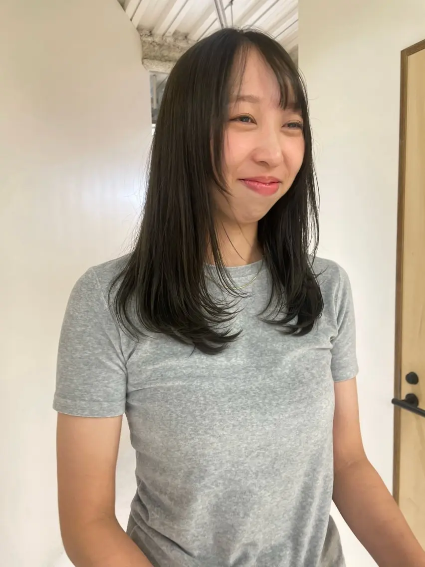 ミディアム 顔周りカット レイヤーカット DEEokazaki hina.Oのヘアスタイル