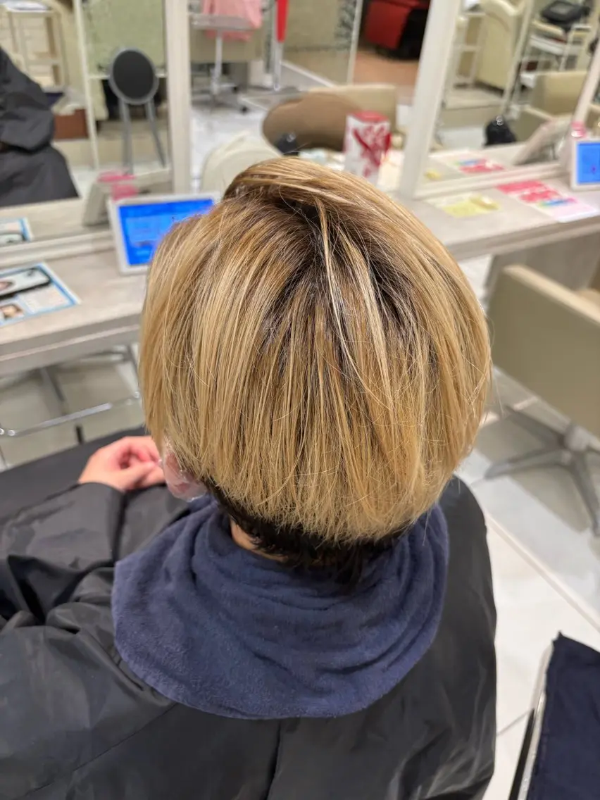 ショート ヘアカラー 羽山 宇宙のヘアスタイル