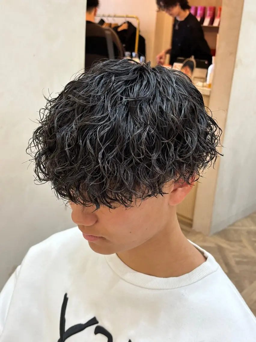 ショート パーマ メンズ メンズパーマ ツイストスパイラルパーマ スパイラルパーマ カット パーマ トリートメント パーマ職人DAIKI ツイスパ/波巻きのヘアスタイル