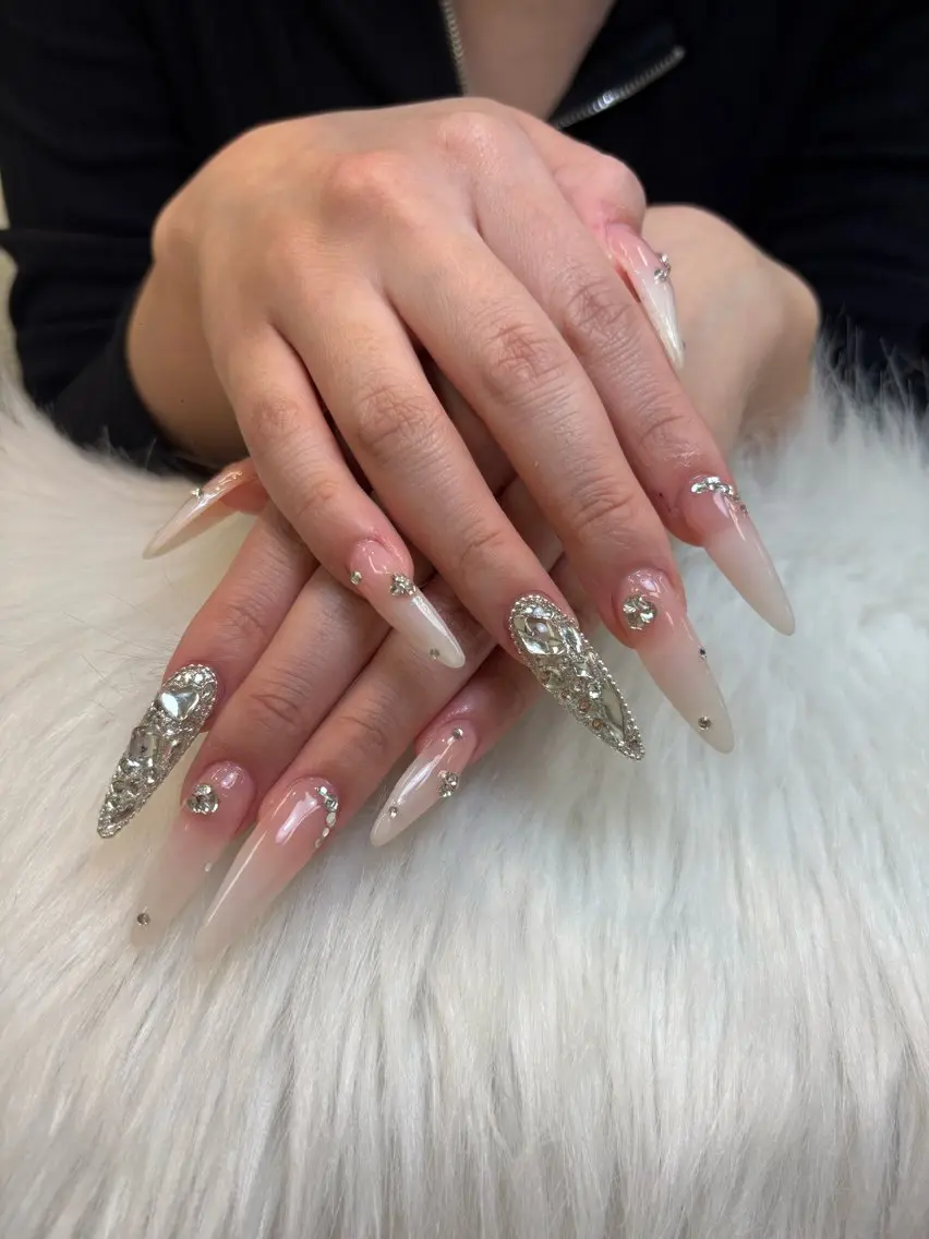 ネイル グラデーション キラキラネイル ワンカラーネイル 冬ネイル Jenn Nail Salonのネイルデザイン