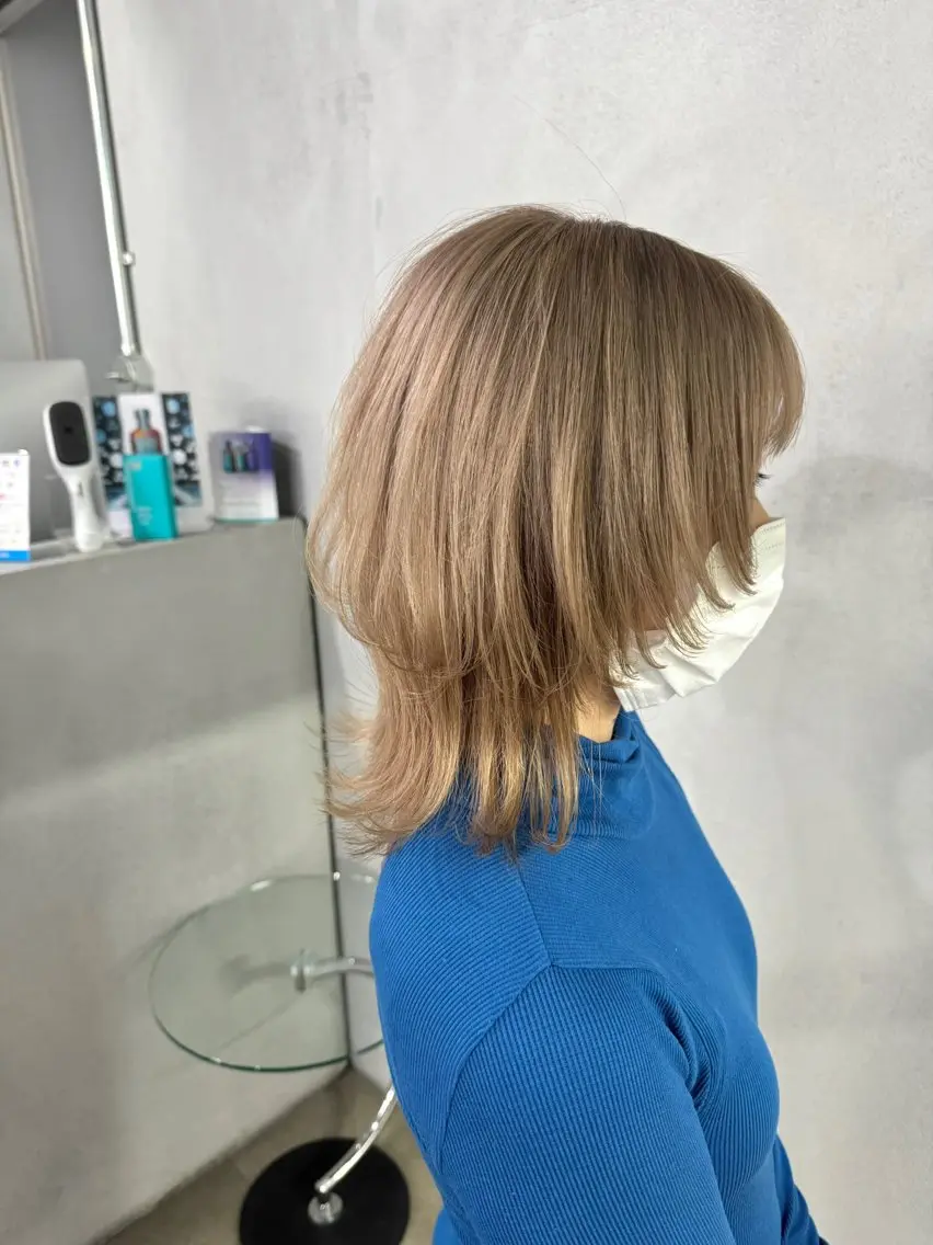 ミディアム カラー ベージュカラー ミルクティーベージュ ウルフカット カット ヘアカラー トリートメント #tag 佐藤璃美のヘアスタイル