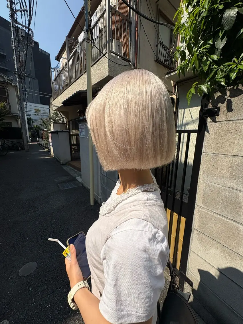 ミディアム カラー アッシュ アッシュグレー ベージュカラー ブリーチ ブロンド ヘアカラー トリートメント 【ときめき屋さん🎀 ハイトーン大和🎀】のヘアスタイル