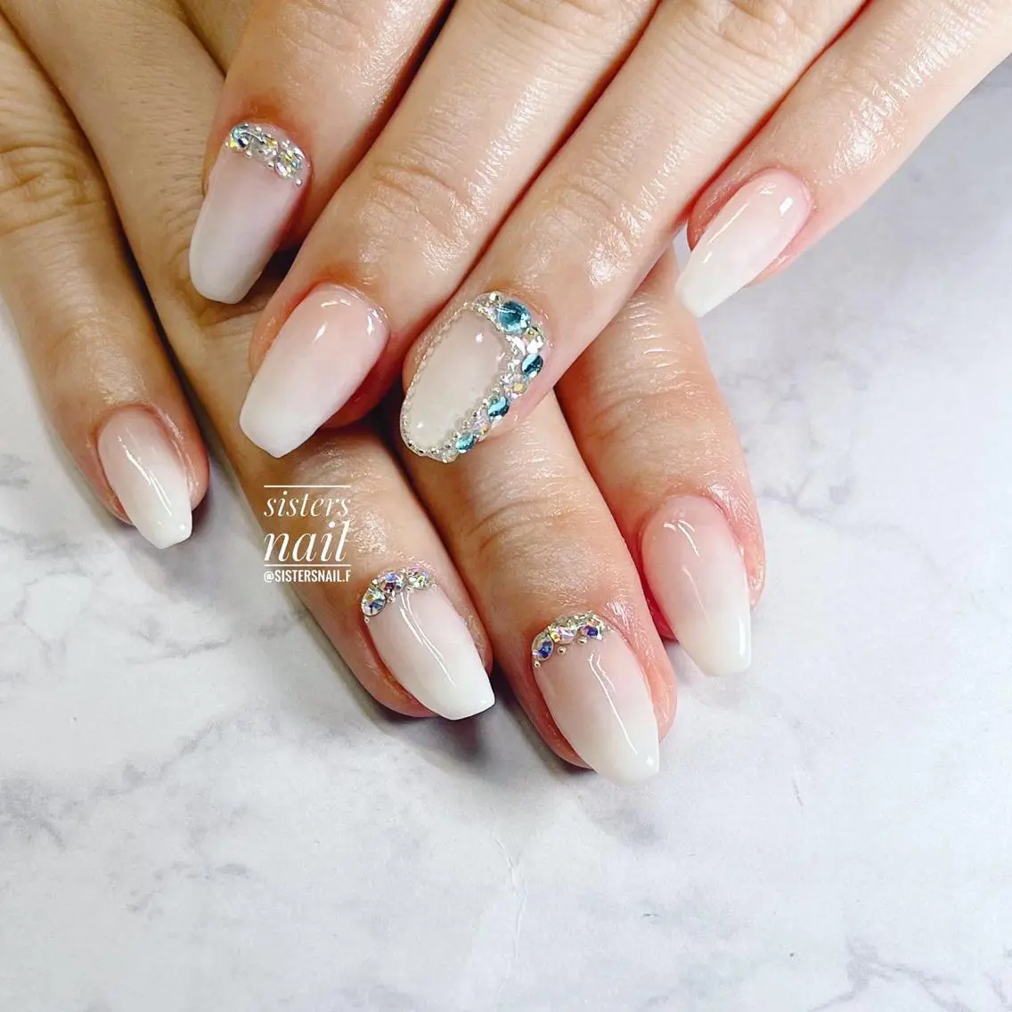 ネイル アートネイル グラデーション キラキラネイル 韓国ネイル ストーンネイル sisters nail.fのネイルデザイン