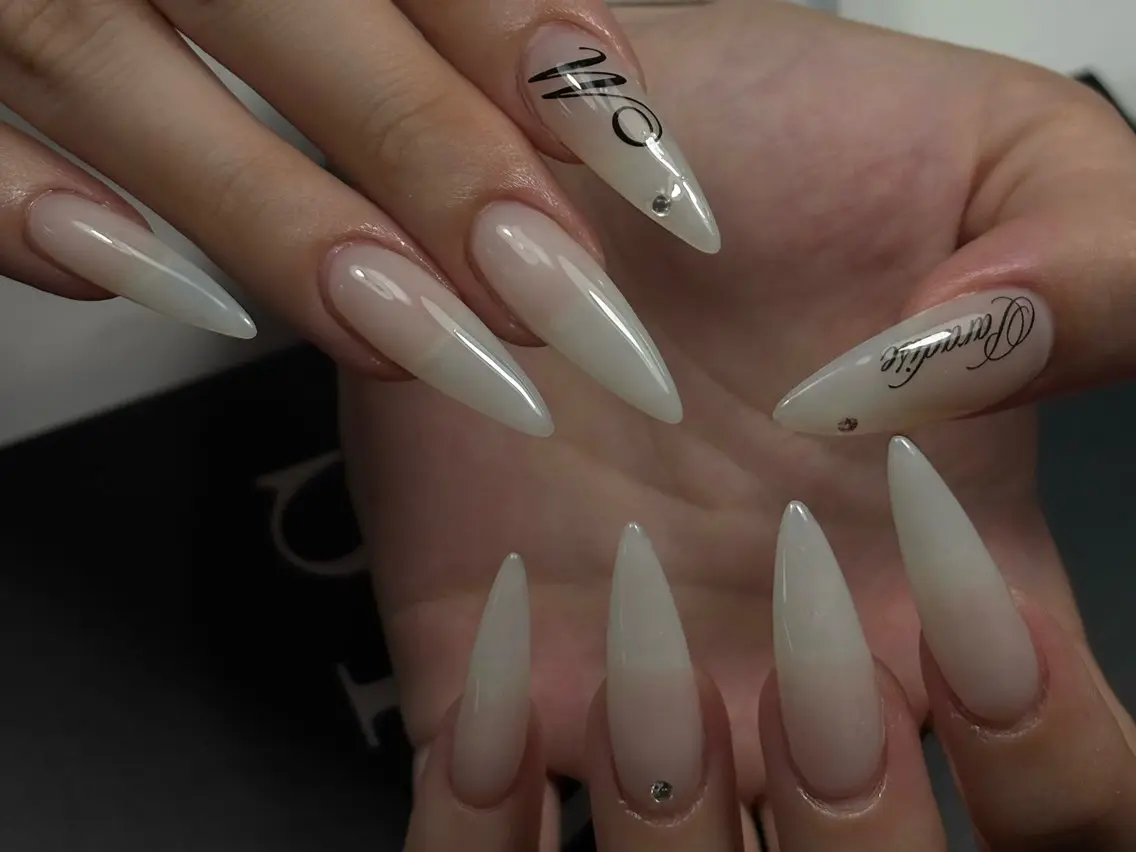 ネイル ジェルネイル キラキラネイル ロングネイル マグネットネイル 持ち込み ハンドネイル Sully Nail Labのネイルデザイン