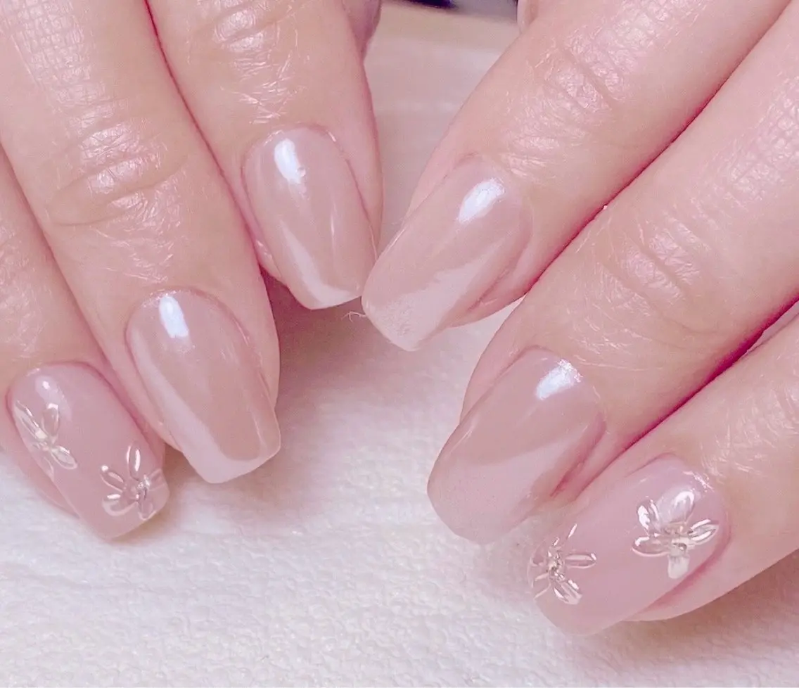 ネイル フラワーネイル ミラーネイル オフィスネイル ホワイト ハンドネイル Nail Salon K 🧸美爪育成のネイルデザイン